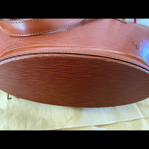Authentic Louis Vuitton Epi shoulder bag - Picture 8 of 11